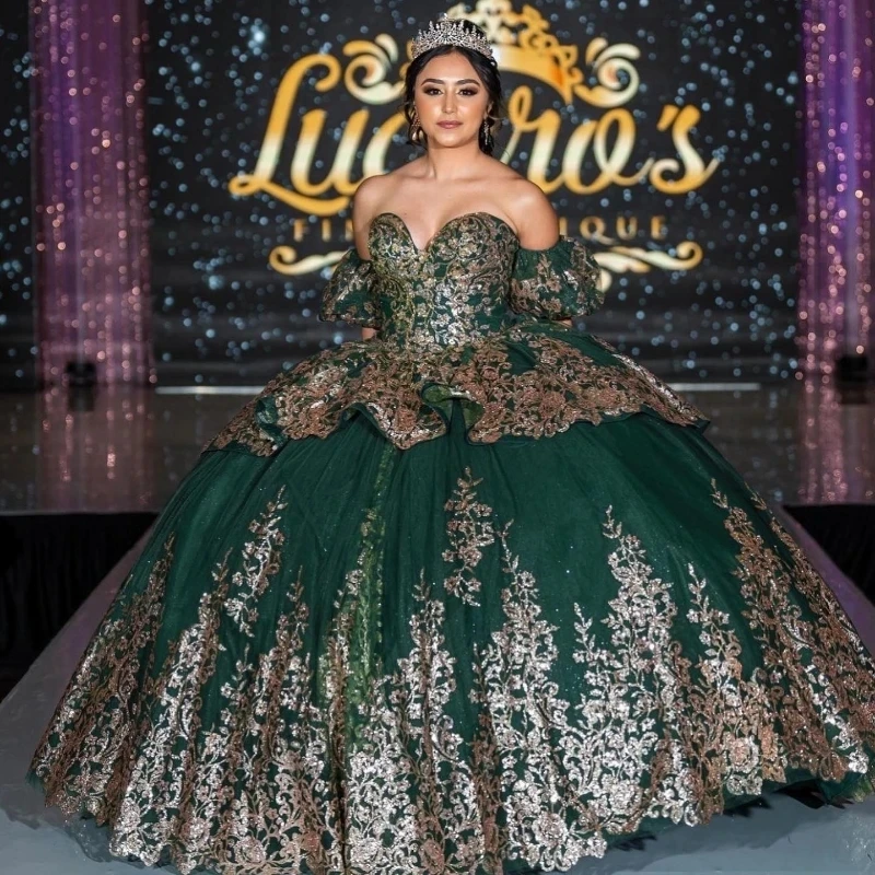 

Emerald Green Lace-up Corset Ruffles Quinceanera Dresses Sweetheart Gold Appliques Lace Beads Tull prom Vestidos De XV 15 Anos