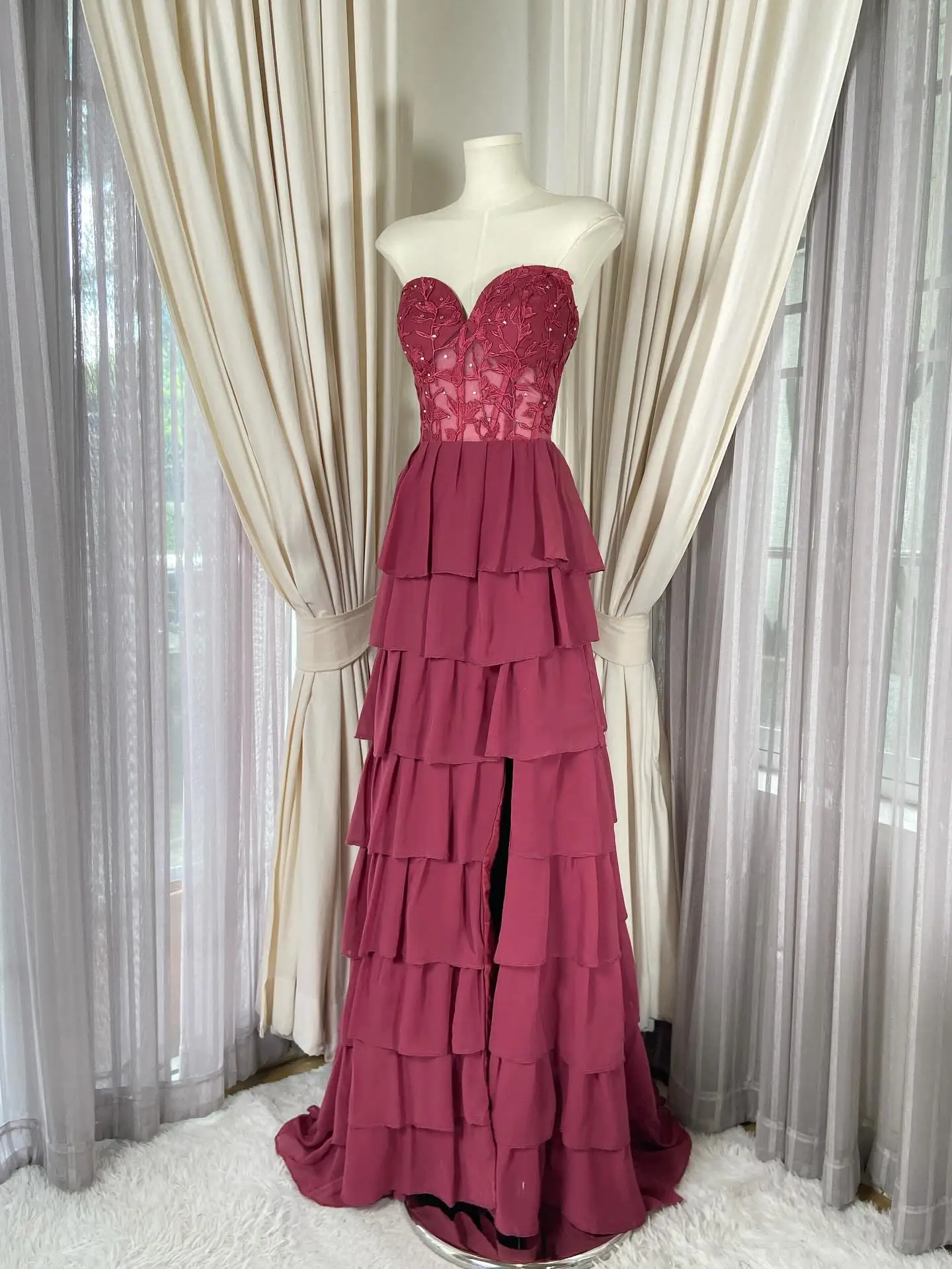 

Customized A-Line Strapless Sleeveless Elegant Delicate Evening Dress Fashion Temperament Party Gowns High Quality Prom Dress