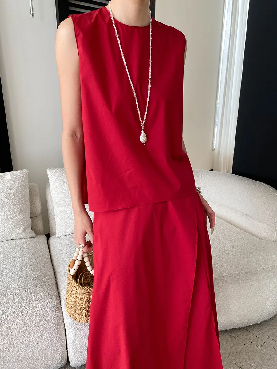 Frühlings- und Sommer-Damen-Set: Lässiges, einfarbiges, unregelmäßig designtes, ärmelloses Westen-Shirt mit Rundhalsausschnitt und Halbrock. – Detail 16