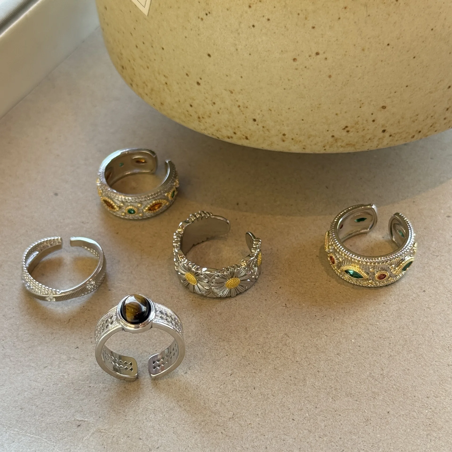 WJFH-ARTS Colorful zircon inlay eyes daisy Amber stone Vintage Open Ring Women multiple models silver-plated index finger Rings