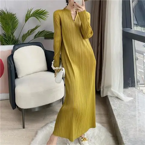 Pleated Dress Women\'s Long Sleeve Spring and Autumn 2023 New V-Neck Bottom Skirt Slim Fit Long Dress