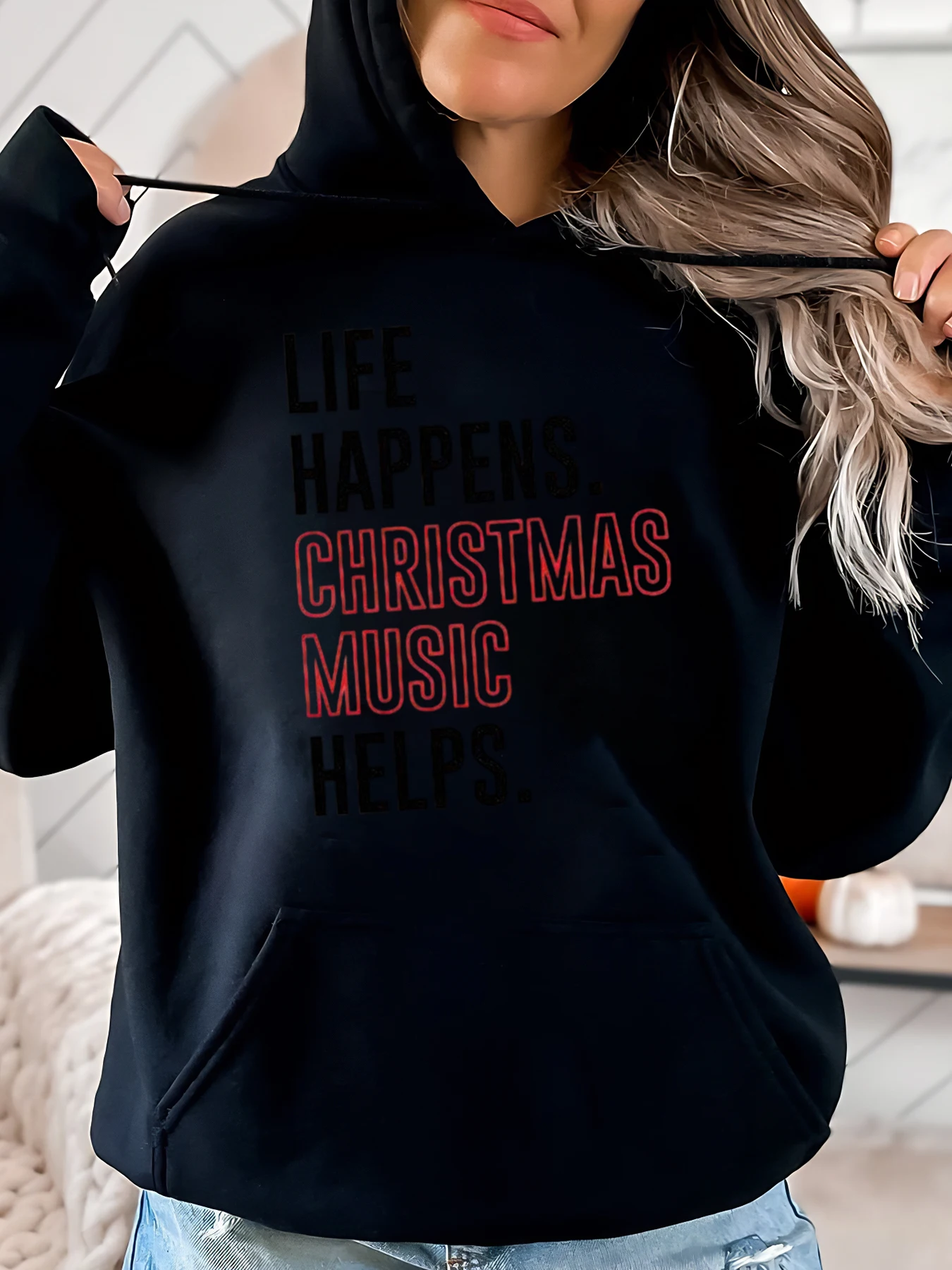 

Life Happens Рождественская музыка помогает толстовку с принтом Рождественская женская повседневная одежда черного цвета больших размеров