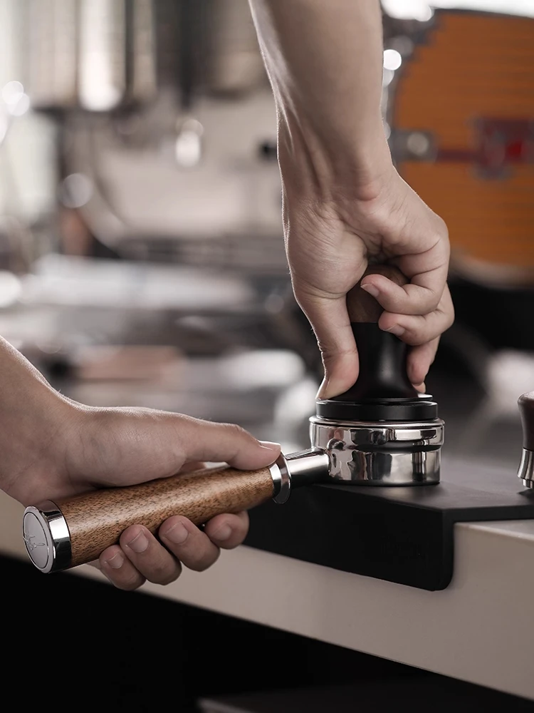 MHW-3 ボンバーイタリアコーヒーマシン用底ハンドル修正なし 51/54/58 ミリメートルクルミ材ハンドル