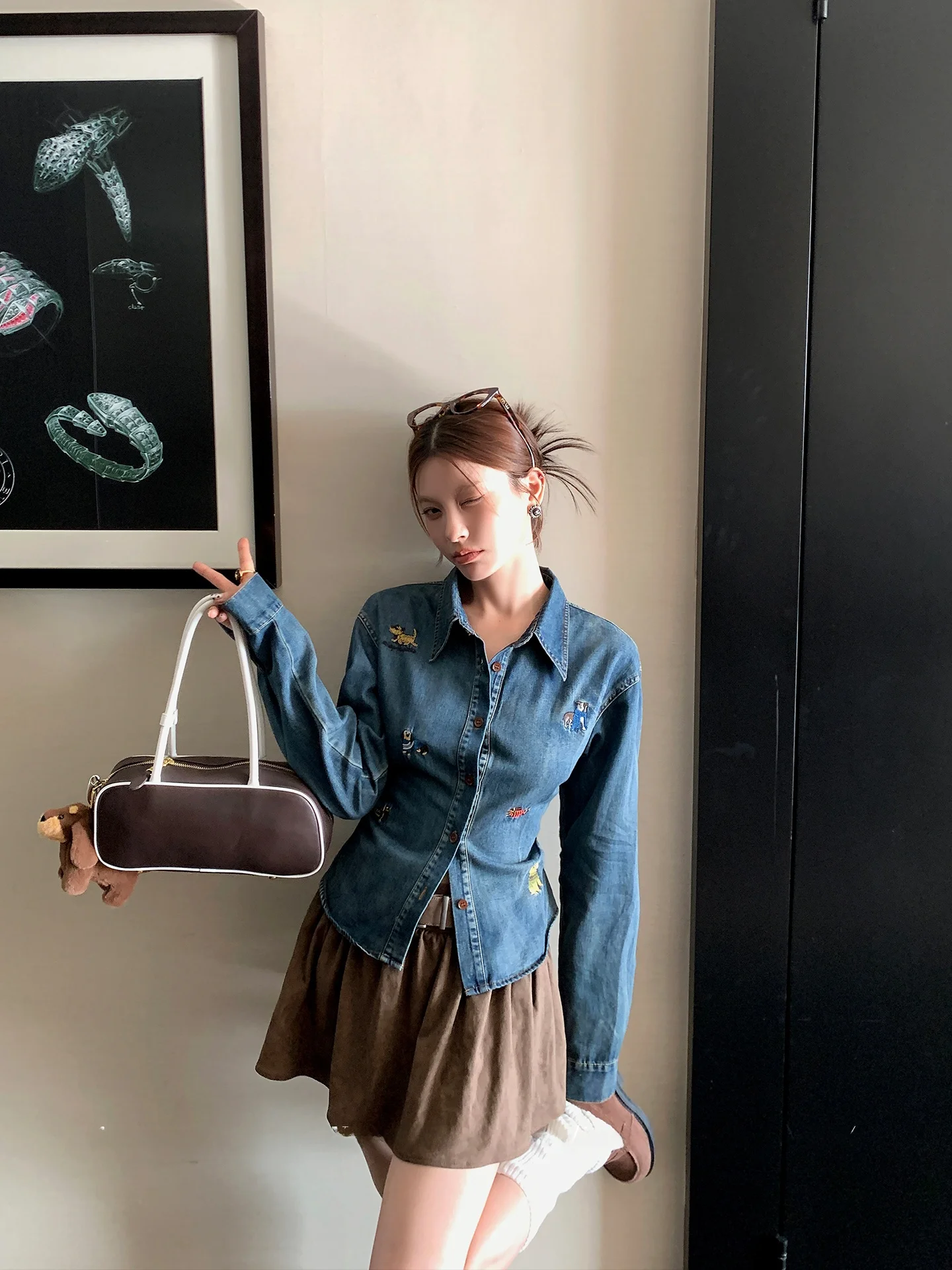 

LIONE Повседневная женская джинсовая куртка с вышивкой на талии, облегающая женская одежда без галстука в комплекте, осенняя модная женская одежда