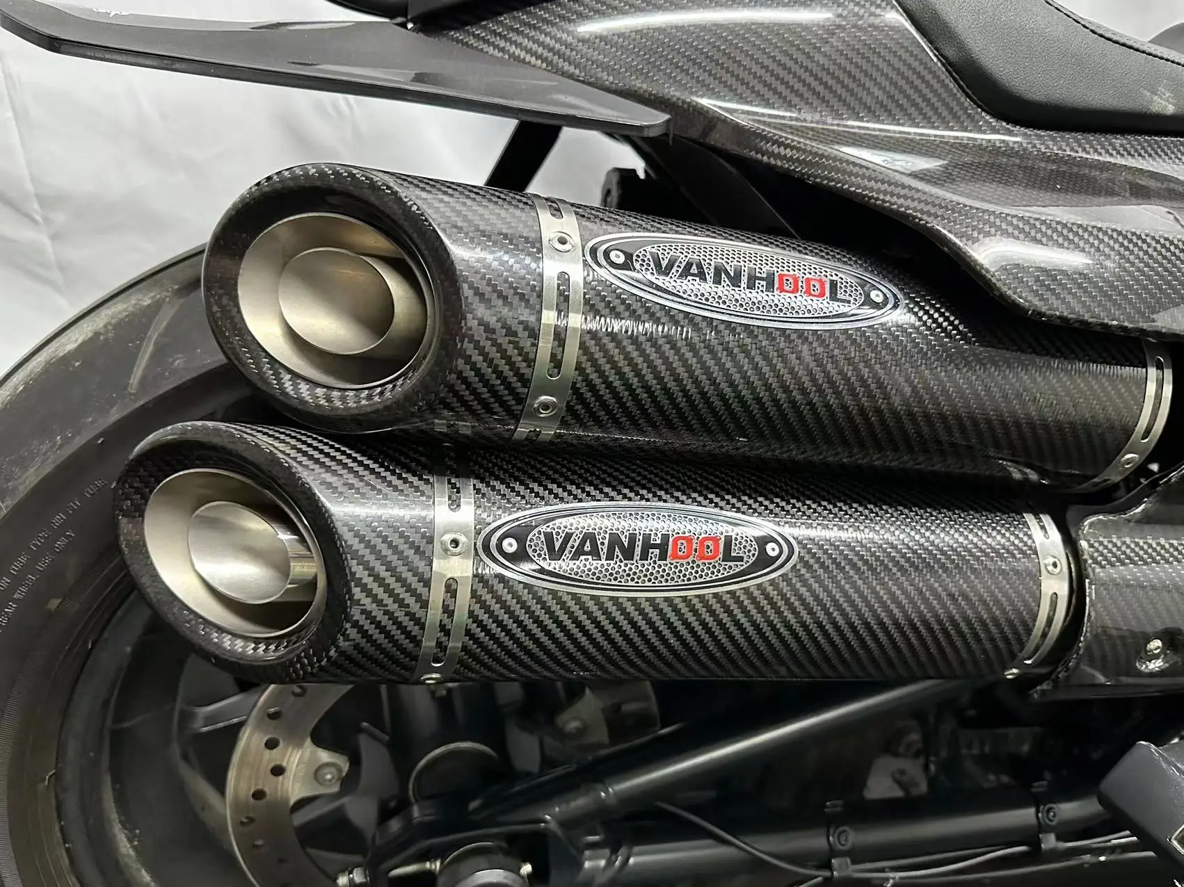 FBB قطع غيار الدراجات النارية عالية الأداء من ألياف الكربون باللون الأسود أنبوب نظام كاتم صوت العادم لـ Sporter S