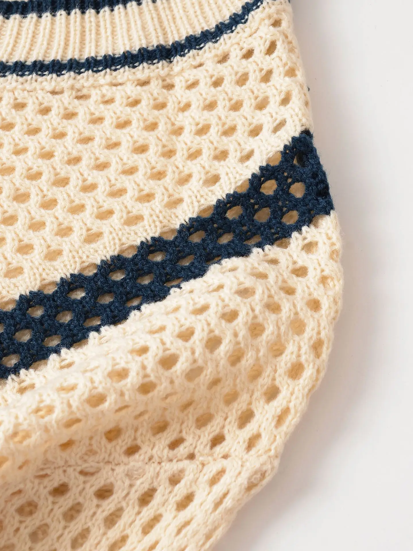 Cross-border new women's fashion internet celebrity hot style loose V-neck contrast knitted top hollow sweater versatile