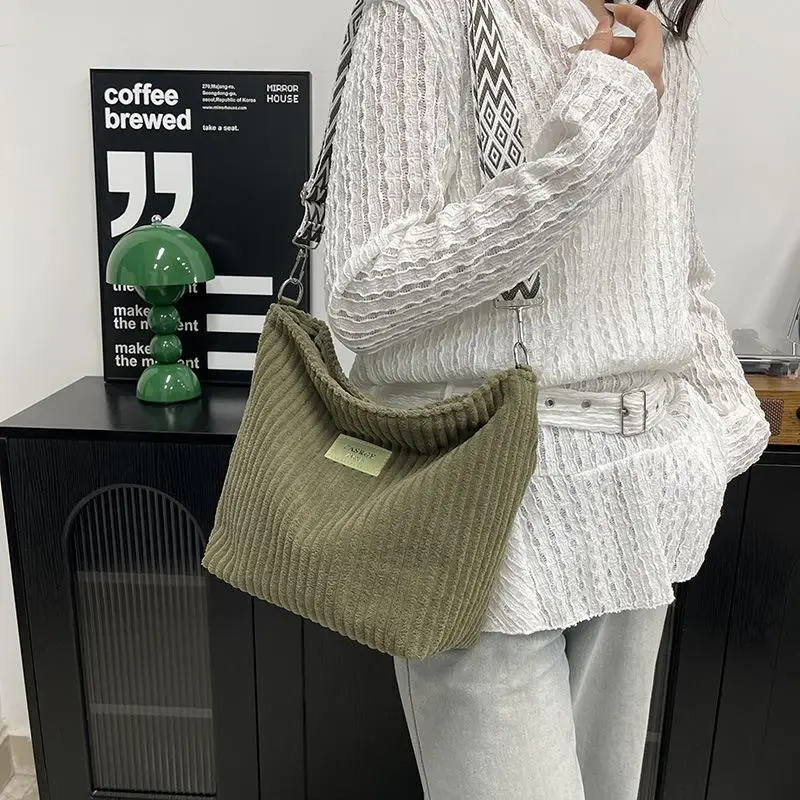 Casual Corduroy Crossbody Bag Large Capacity Commuter Women's Tote Bag Simple Fashion Single Shoulder Bag