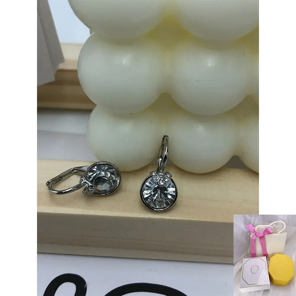 

2024 New Fashionable Bella V Water Drop shaped White Earrings Round Cutting Holiday Party Gift