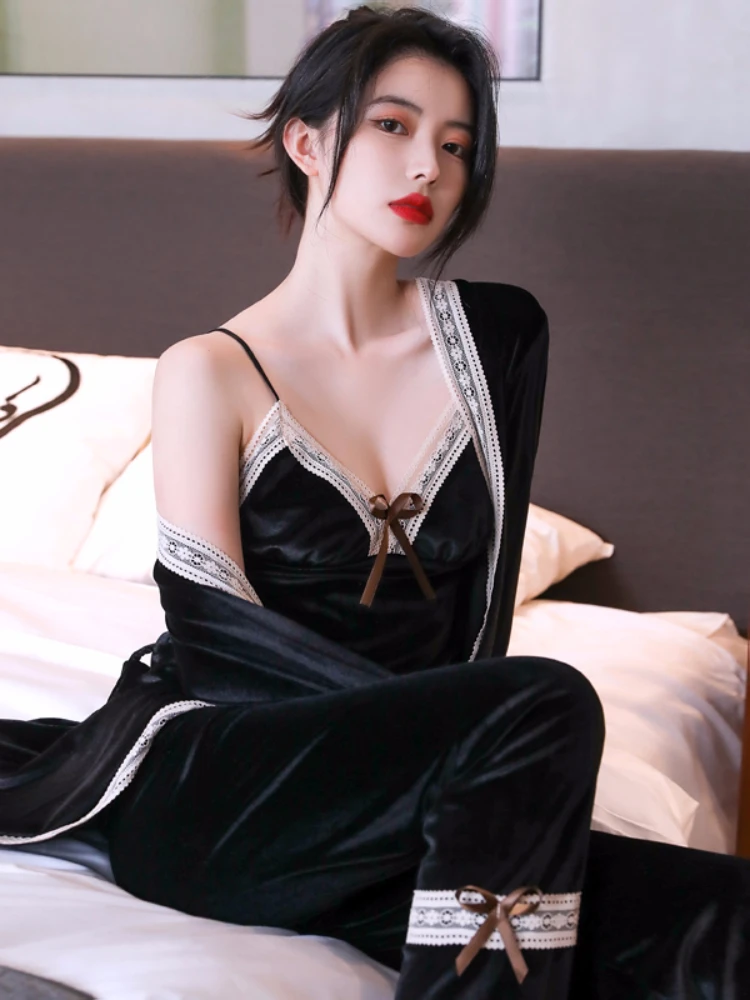 victoria-–-vetements-de-luxe-sensuels-en-velours-dore-pour-femmes-vetements-de-maison-longs-en-velours-fin-nouvelle-collection-automne-hiver-2025