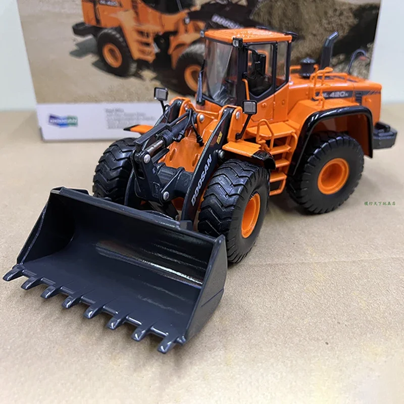 Diecast Alloy 1:40 Scale DOOSAN DL420A Loader Bulldozer Loading Unloading Truck Cars Model Adult Toys Classics Souvenir Gifts