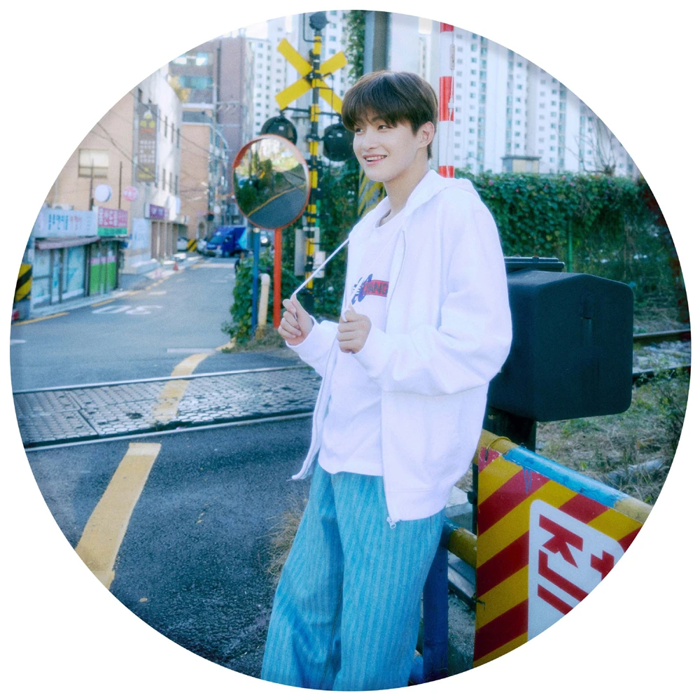 KPOP TWS Sparkling Blue Album Badge Brooch SHINYU DOHOON HANJIN JIHOON Mirror Keychain Pendant Bag Accessories Fans Gift