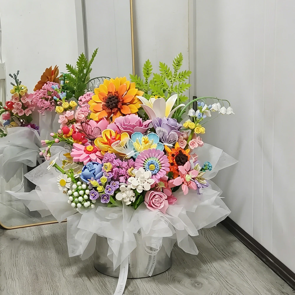Juego de bloques de construcción con forma de flor, kit de decoración floral DIY, adecuado para decoración de escritorio y accesorios de habitación – una idea de regalo perfecta