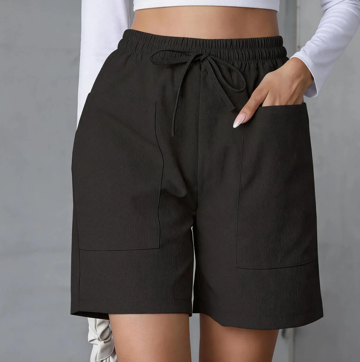 2026 Women's Elastic Waist Drawstring Pockets Loose Casual Shorts Slimming Commuter Versatile Daily Fashion Bermuda Short Pants