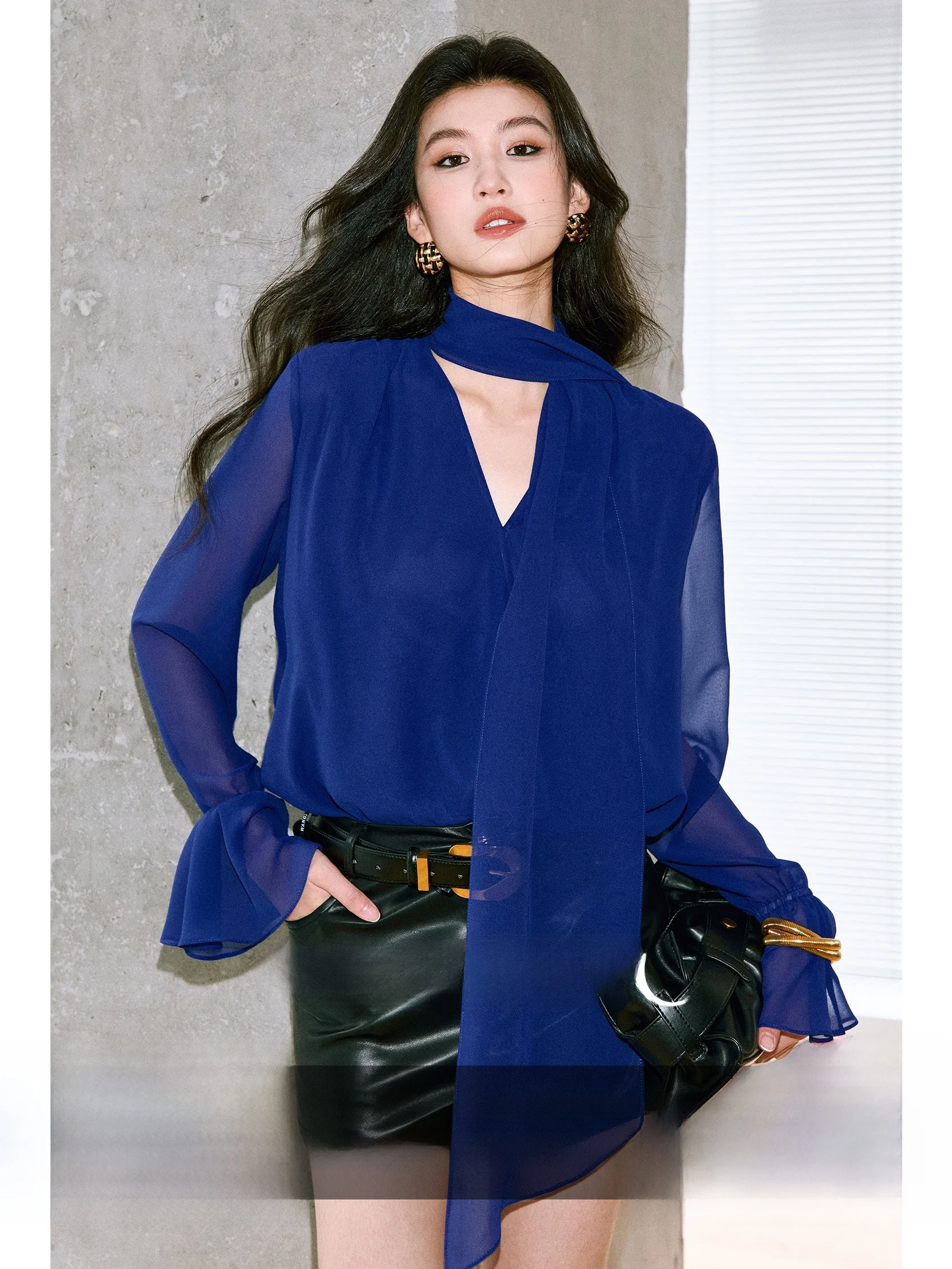 

WANGXO Pearl Lace-Trimmed V-Ne Loose irt Bell Sve Chiffon Ele Sle Women's Faion Spring Collection