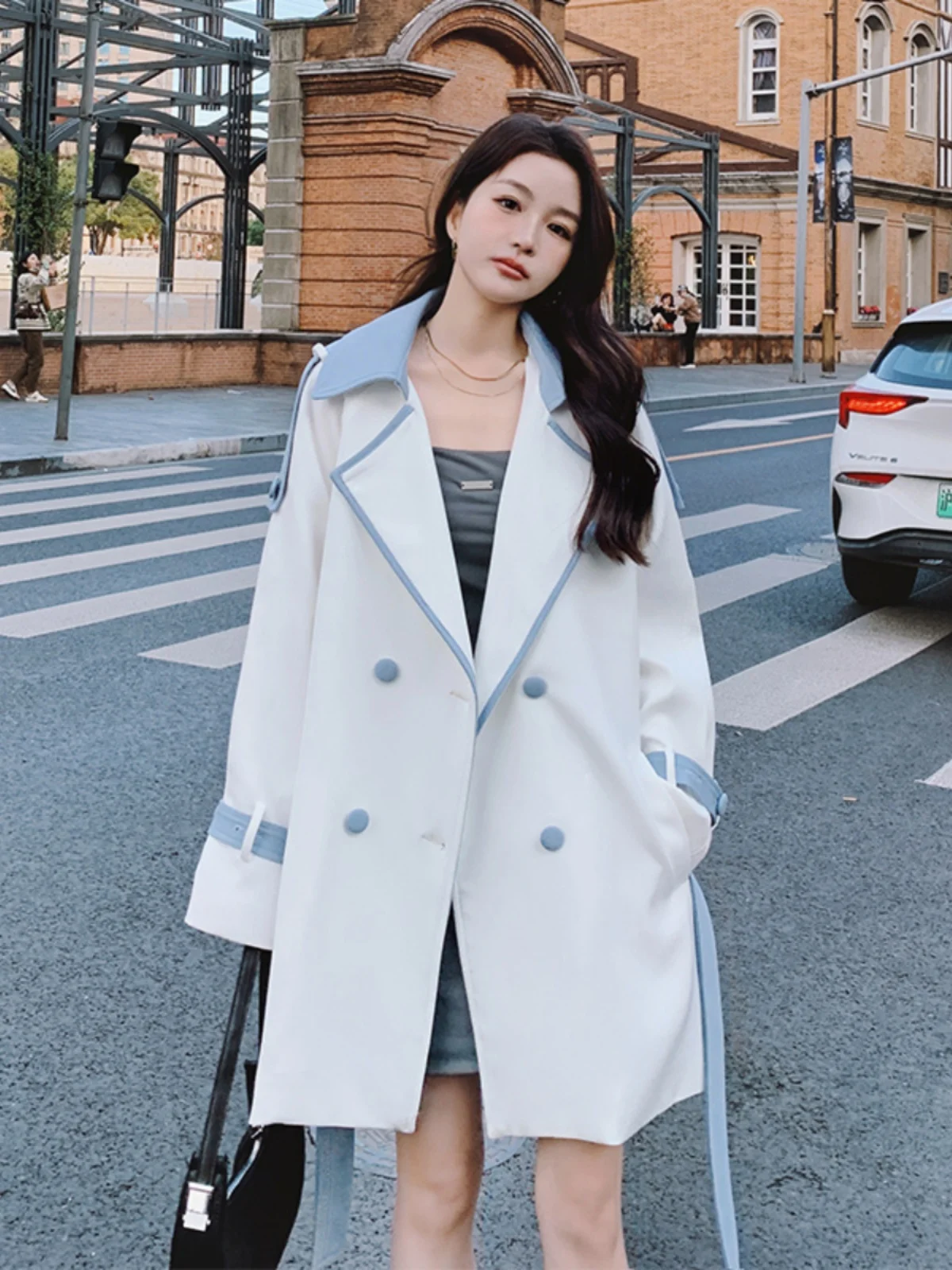 

Женское демисезонное пальто-ветровка средней длины с поясом, в корейском стиле, двубортное, новинка весна-осень