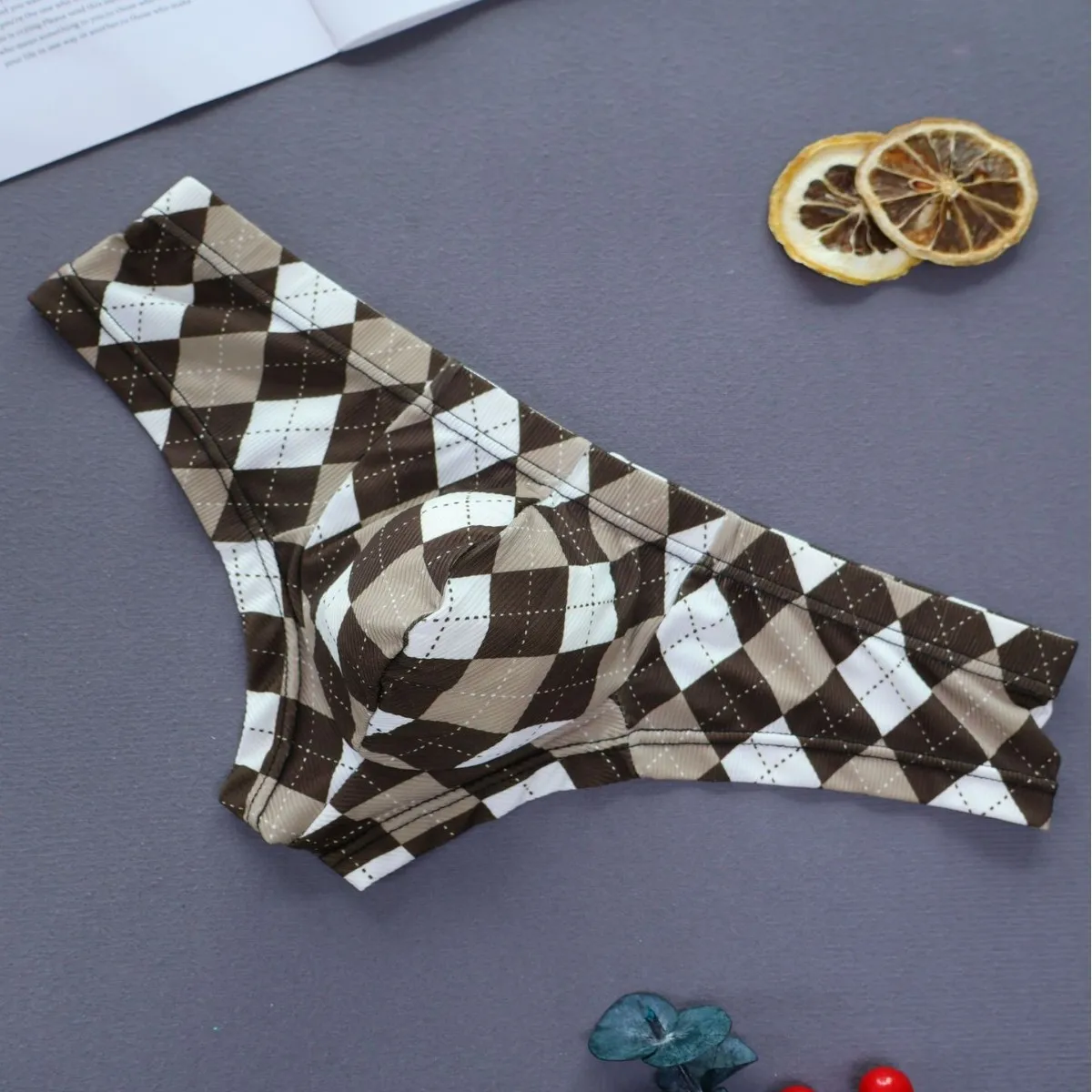 ملابس داخلية منقوشة للرجال رفيعة مضلعة من الحرير الجليدي سريعة الجفاف ومنخفضة الخصر صديقة للبشرة ملابس داخلية مثيرة منتفخة ملابس داخلية مريحة حميمة