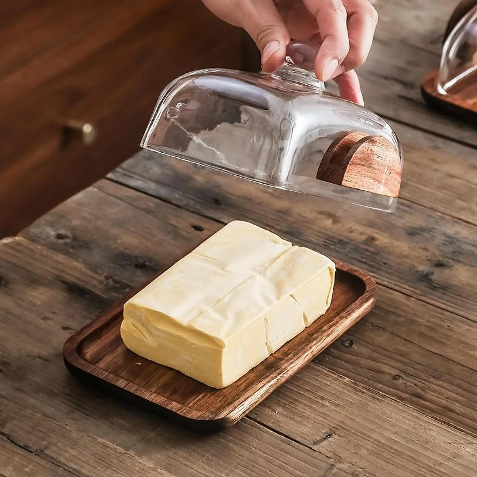 

Glass Dessert Dome Versatile Use Elegant Design Collection Serving Platter Butter Box with Glass Cover for Appetizer Fruit Decor