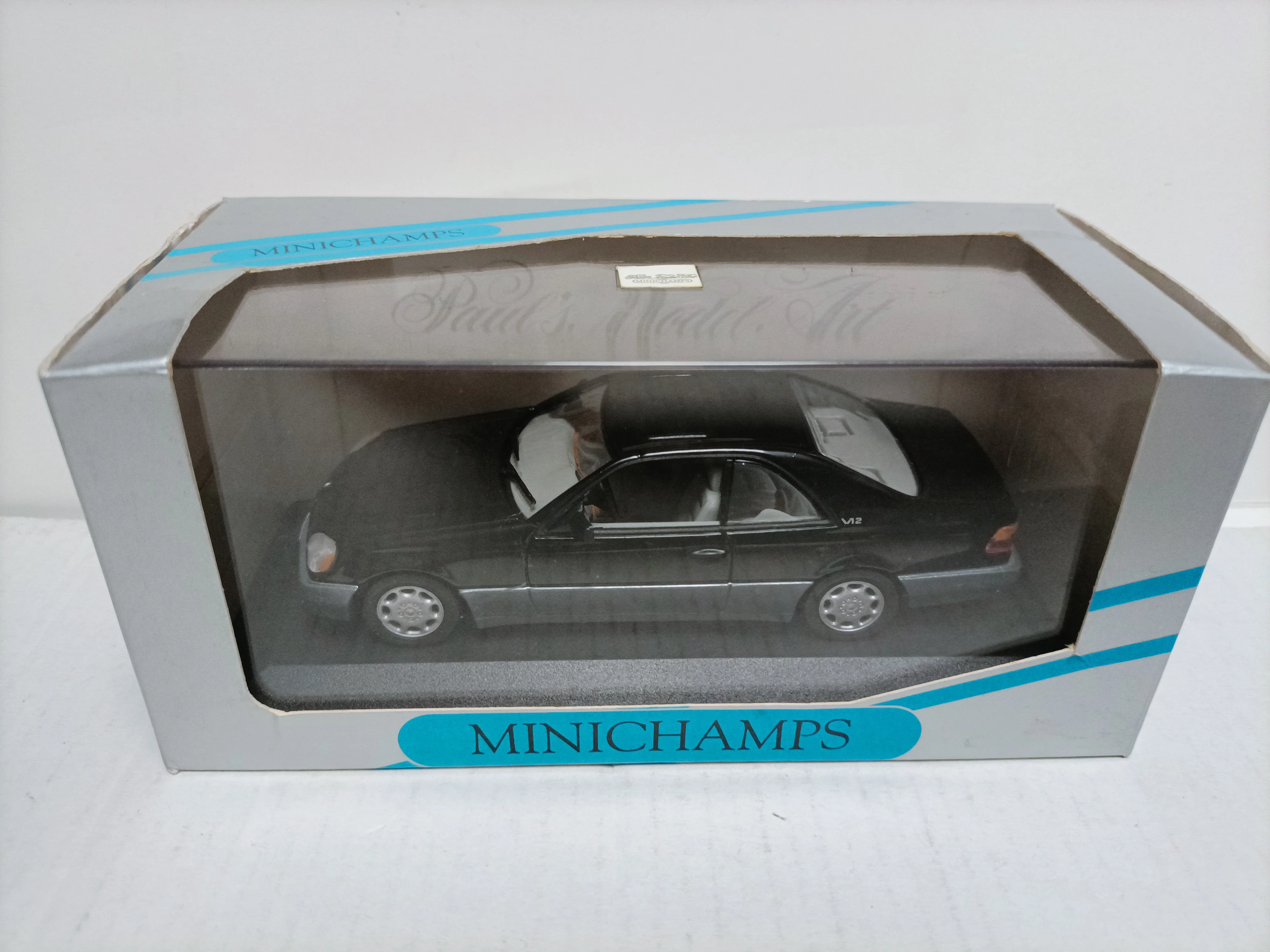 mini-cut-1-43-mercedes-limousine-a-quatre-portes-modele-mercedes-benz-600sec-noir