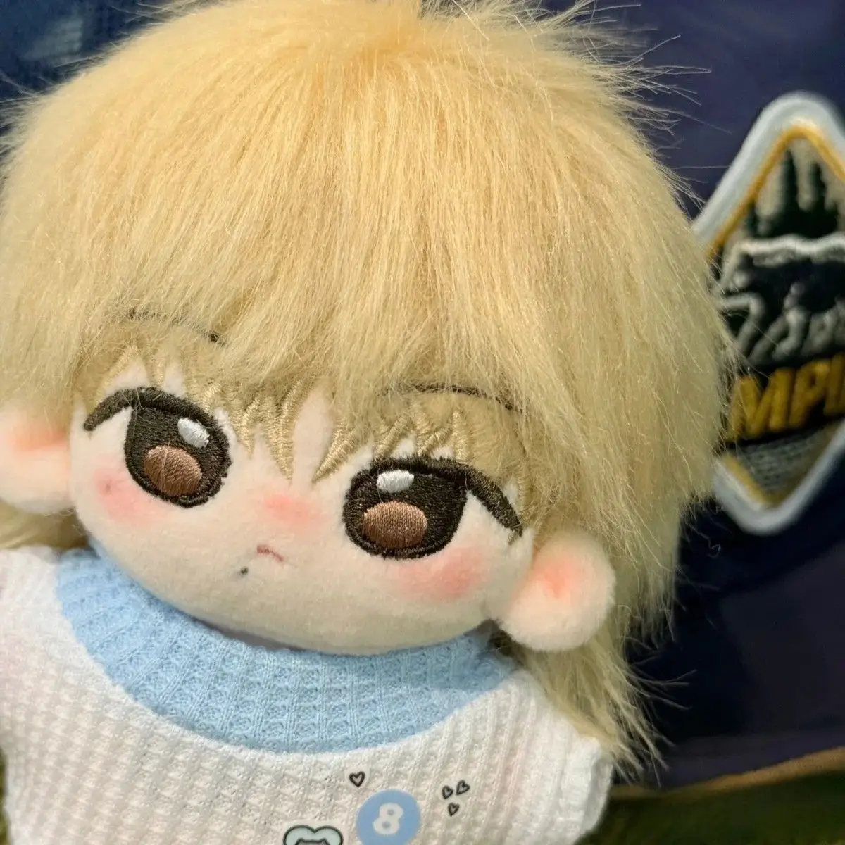 Wypchana 10cm Przystojny Chłopiec The8 Urocza Bawełniana Pluszowa Lalka Kreatywna Zawieszka do Plecaka lub Prezent Urodzinowy dla Dzieci i Dorosłych, Kolekcja dla Fanów