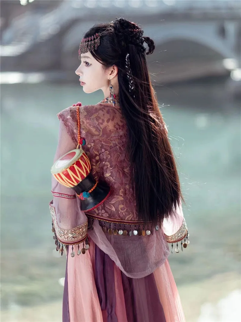 

Exotic costumes, Western Regions dancers, performance costumes, ancient style Hanfu, realistic and ethereal Dunhuang flying danc