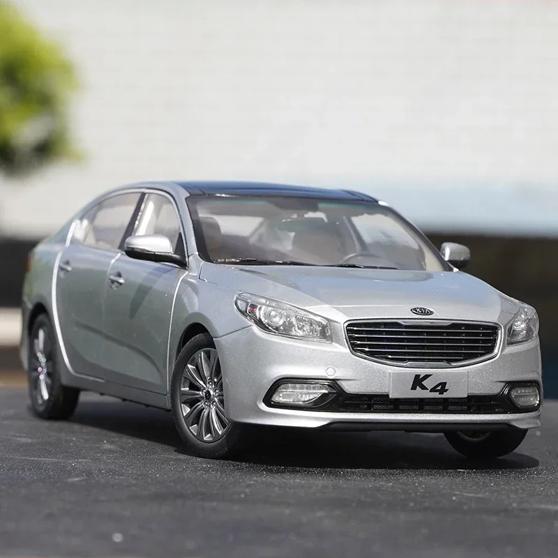 

Оригинальная модель автомобиля Kia K4 1:18, имитация модели автомобиля из сплава