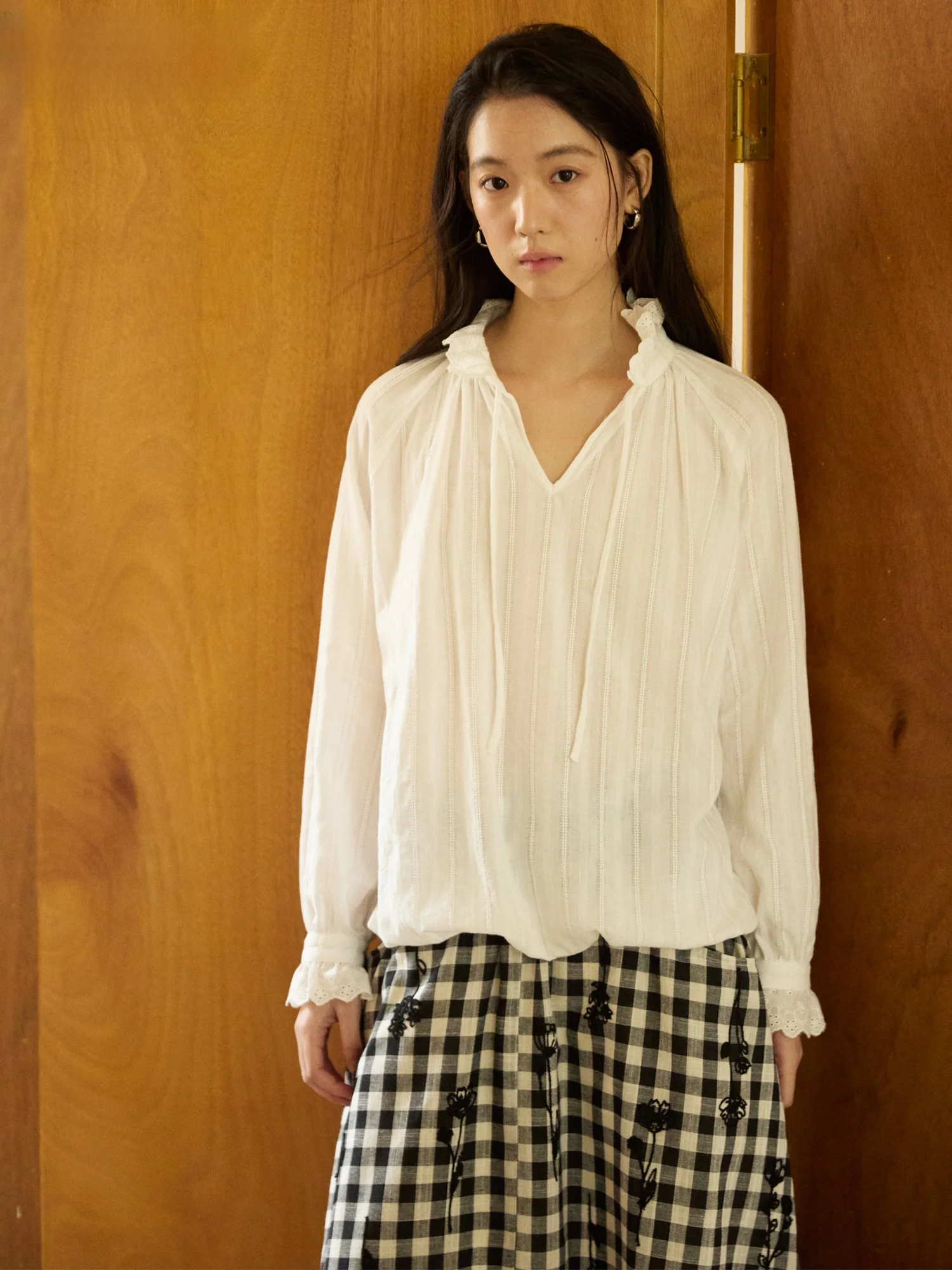 

Свободная женская блузка из чистого хлопка с V-образным вырезом, текстурой Cloud White, в стиле FW Layering Godd Soil Stone French Sle Wome