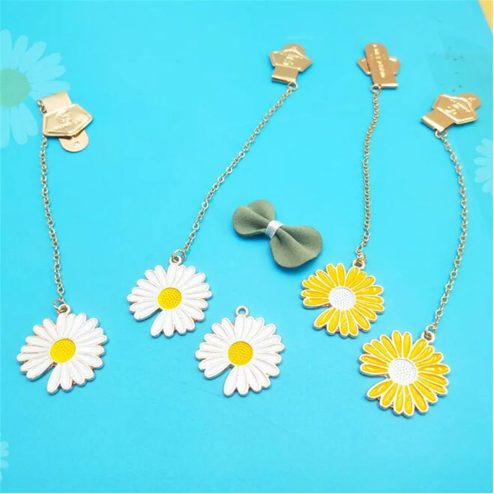 

2pcs Little Daisy Bookmark Metal Page Clip Creative Cute Antique Pendant Book Marks for Books Clips Planner Diy Stationary