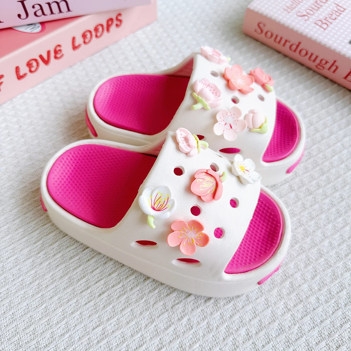 New Popular Style Cherry Blossom Versatile Girls' Eva Slippers, Fashionable Dual-Color Soft-Soled Non-Slip Sandals 831