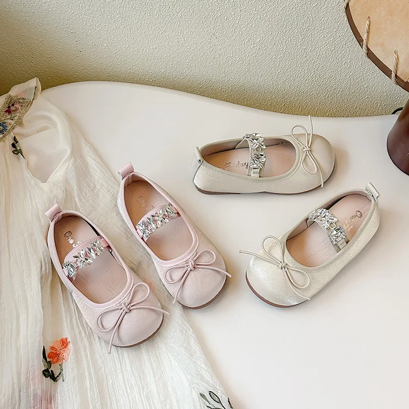 

Girls' Satin Princess Shoes with Spring and Autumn Soft Sole, Anti Slip Fashion Rhinestone Shoes, One Foot Shoes, Bean Shoes