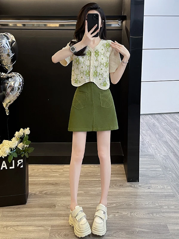 

Fashionable Floral Print Short Sleeve Top And Green Skirt Two Piece Set for Women Summer 2026 Age Reducing Trendy Outfit