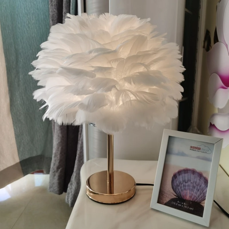 Feather Desk Lamp Creative Bedroom Desk Lamp Bedside Lamp Light Luxury Home Decoration Romantic and Warm Gift