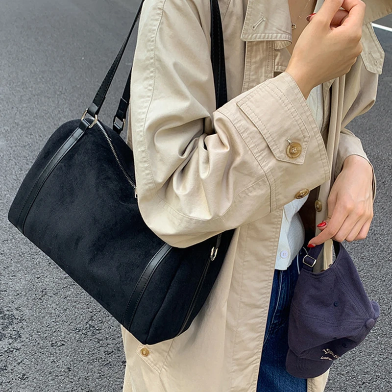 Damen-Handtaschen mit großer Kapazität, lässige Retro-Umhängetaschen aus Wildleder mit Reißverschluss, einfarbige Schultertaschen für den Alltag. – Detail 18