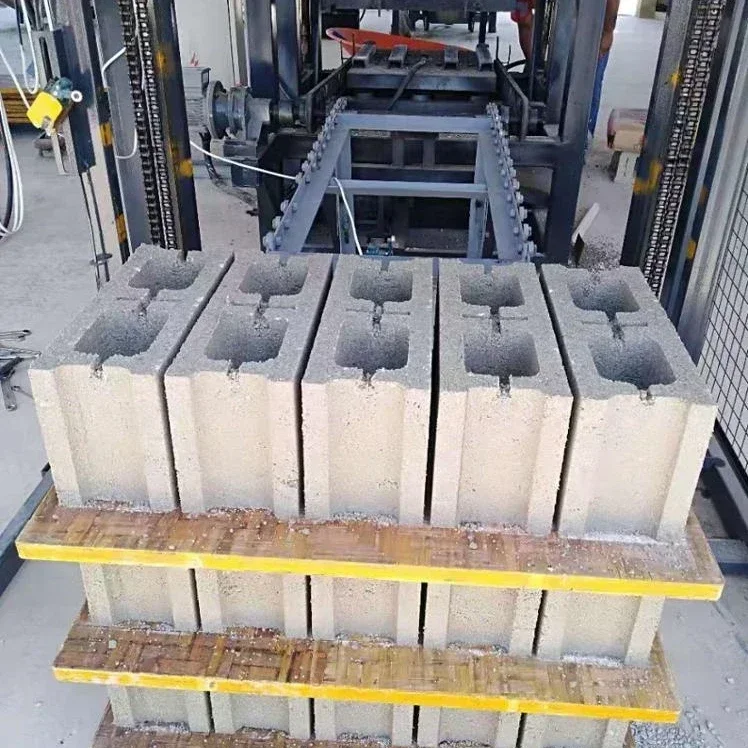 Hot sale QT4-24 semi automatic brick making machine cement bricks machinery concrete block molding machine