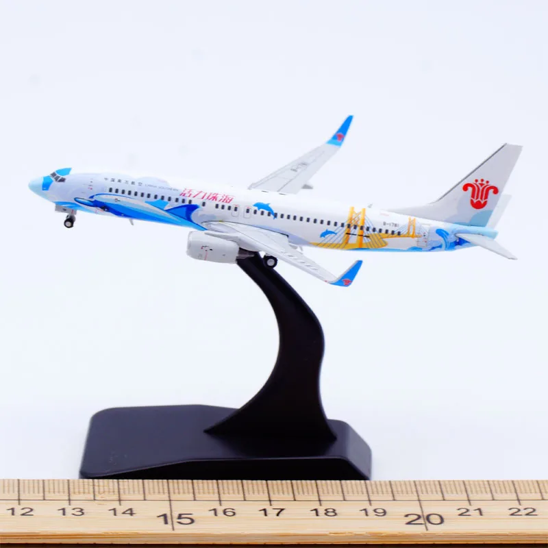 XX40078 Alloy Collectible Plane Gift JC Wings 1:400 China Southern Boeing B737-800 Diecast Aircraft Jet Model B-1781 With Stand