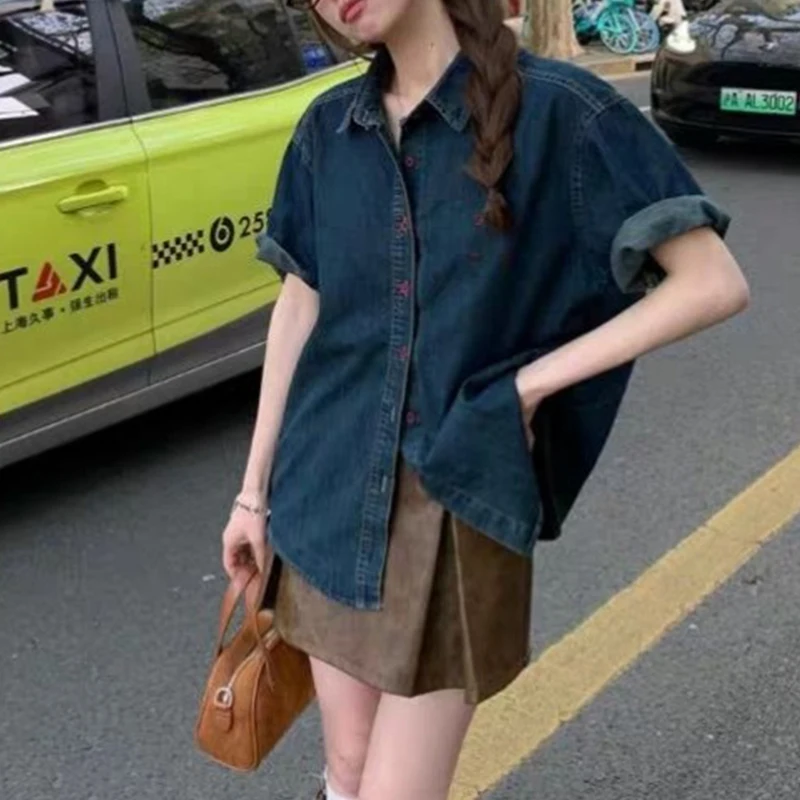 

Женская синяя джинсовая рубашка с коротким рукавом, оверсайз, на пуговицах, свободного кроя, повседневная, в уличном стиле