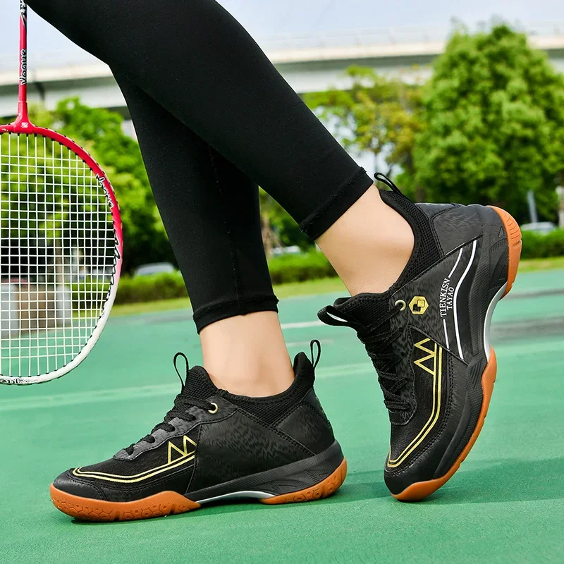 

Boys Brand High Quality Volleyball Shoes Men Badminton Shoes Casual Indoor Breathable Sneakers Wear Resistant Table Tennis Shoes