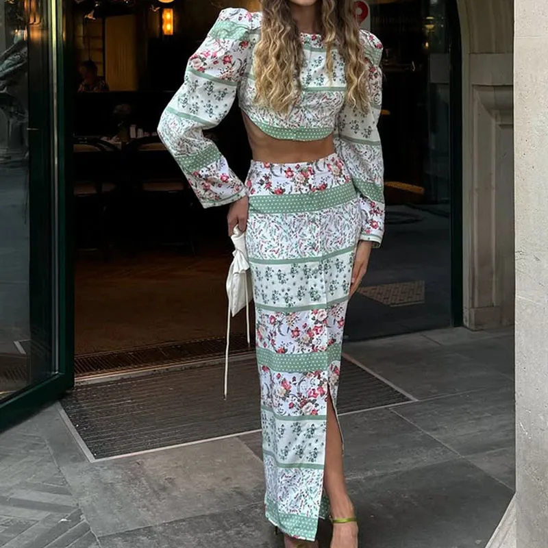 Setelan Dua Potong Atasan Crop Top Kasual dan Rok Slim Fit Elegan Berpinggang Tinggi Motif Cetak Musim Gugur Lengan Panjang untuk Liburan