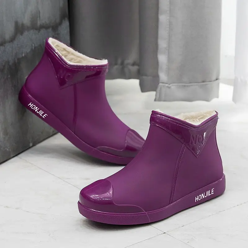 Ankle bota macia de deslizamento feminino, borracha quente, galochas de pelúcia, roxo, sapatilhas de chuva com pele, moda feminina, 2022