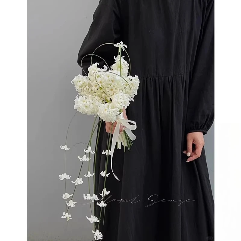 

Simulation flower hyacinth niche hand holding, certified shooting props