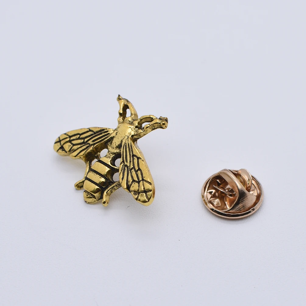 Retro British Personality Badge Brooches Shield Fashion Men Women Suit Collar Lapel Pin Casual Backpack Bag Accessories Jewelry