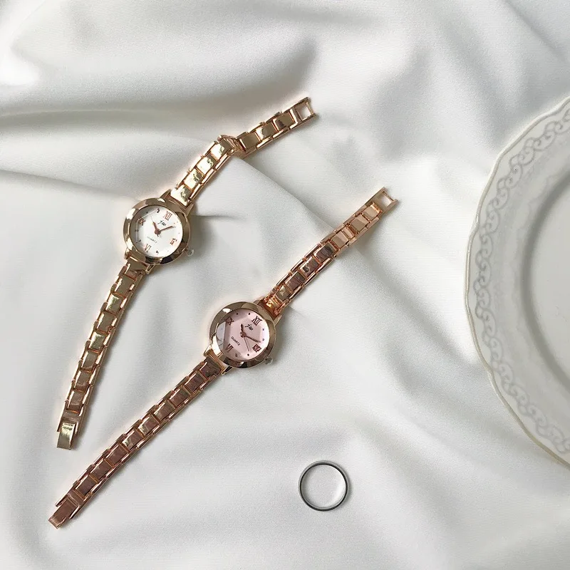 Stylish Women's Metal Strap Watch | Elegant Small Face Stainless Steel Alloy Design for Chic Wear
