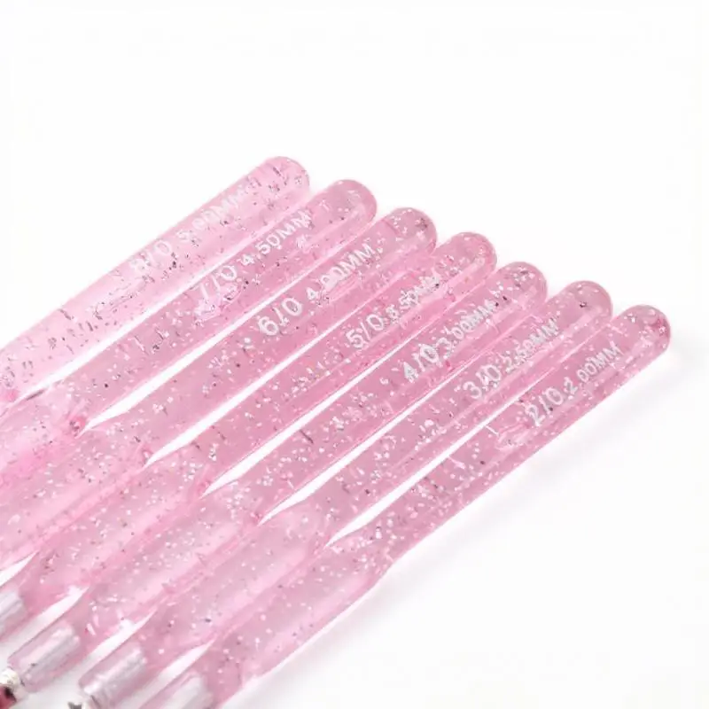7-teiliges Set aus Aluminium-Häkelnadeln, 2 bis 5 mm, mit farbigen, transparenten Griffen, zum Stricken von Wollwaren, für DIY-Projekte wie Mützen, Schals und Amigurumi-Handarbeiten. – Detail 7