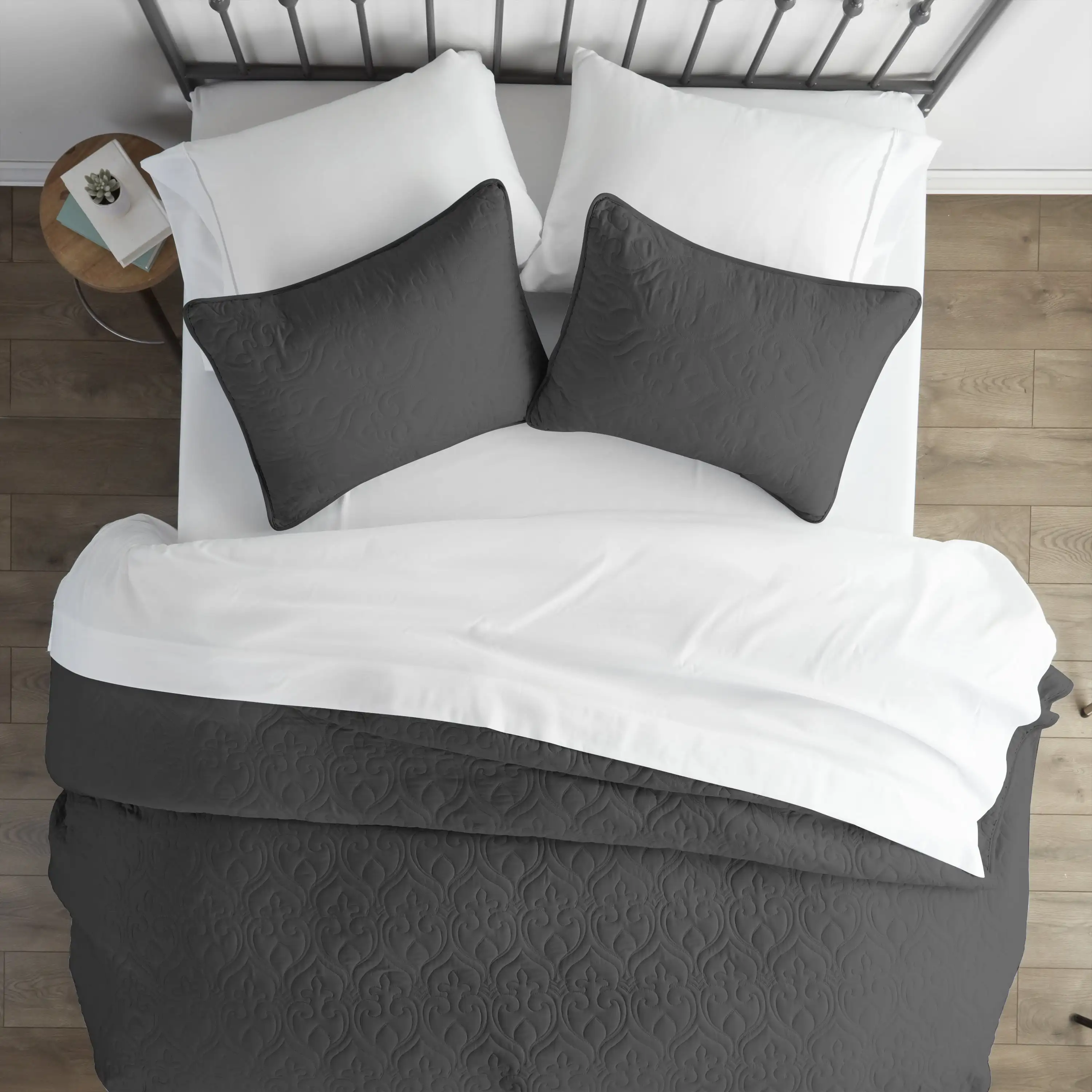 

Gray Damask Pattern Quilted Coverlet Set, Full/Queen