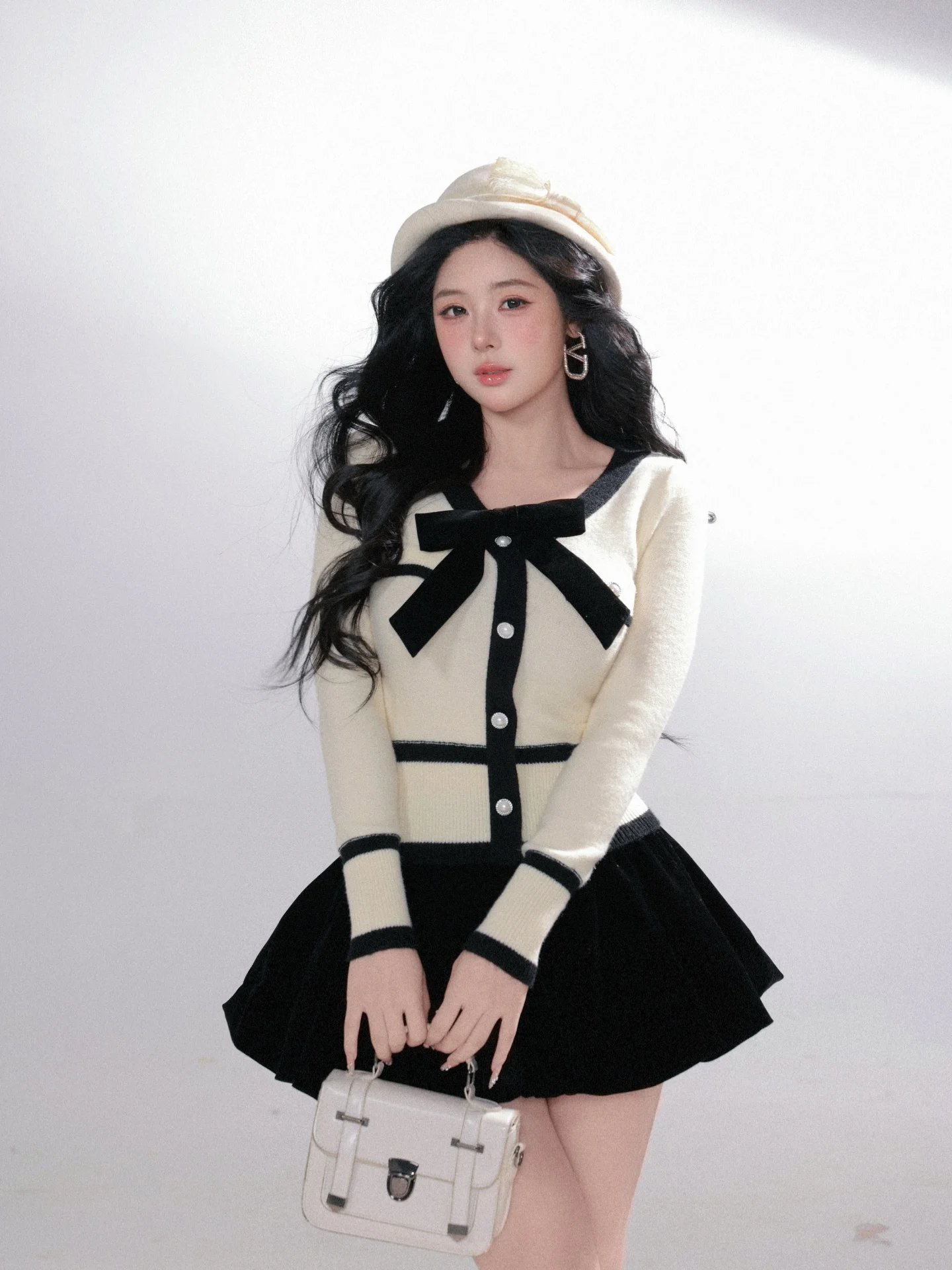 

Adorable Face Hero Korean Sle Knitted Set with V-Ne Knot Design for Women Warm Base Layer Top And f Skirt