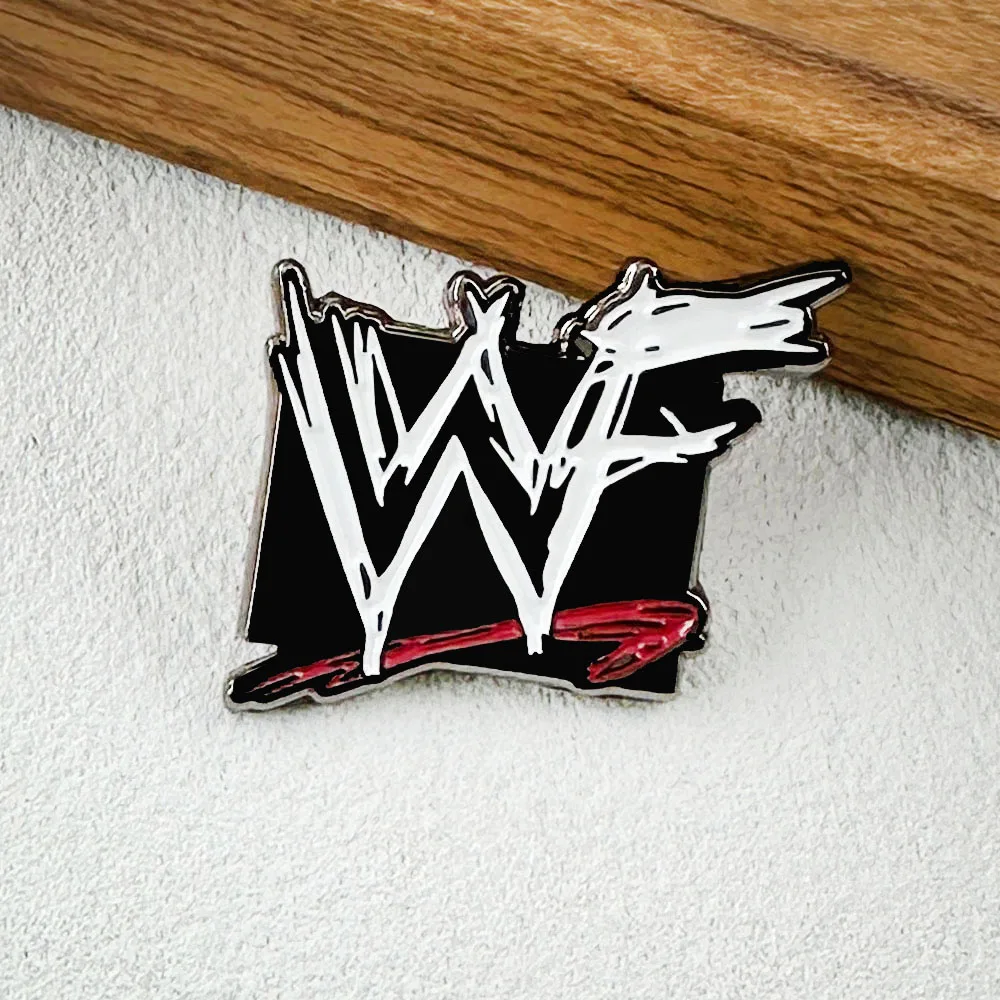 Broche Esmaltado com Logotipo da Federação Mundial de Luta Livre, Coleção Clássica, Pin de Lapela, Acessório para Mochila e Chapéu, Presente Retrô para Fãs de Luta Livre
