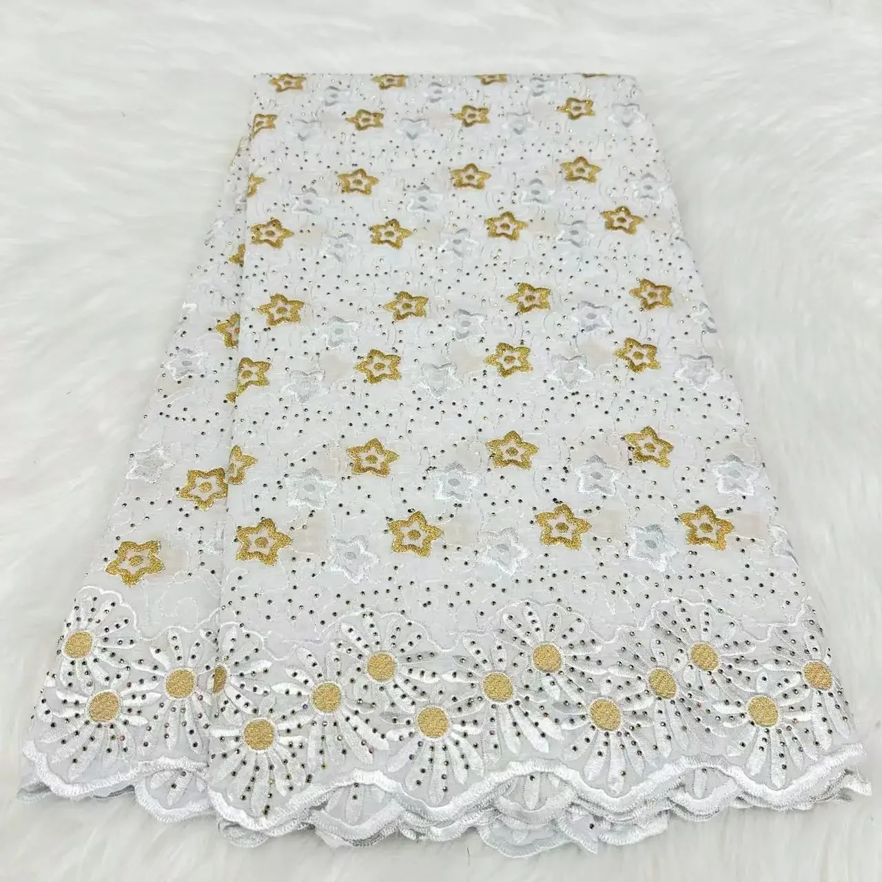 

2024 the Latest High Quality White Embroidered Pattern African 100％ Cotton Lace Fabric Daily Wear DIY Sewing Material 5 yards