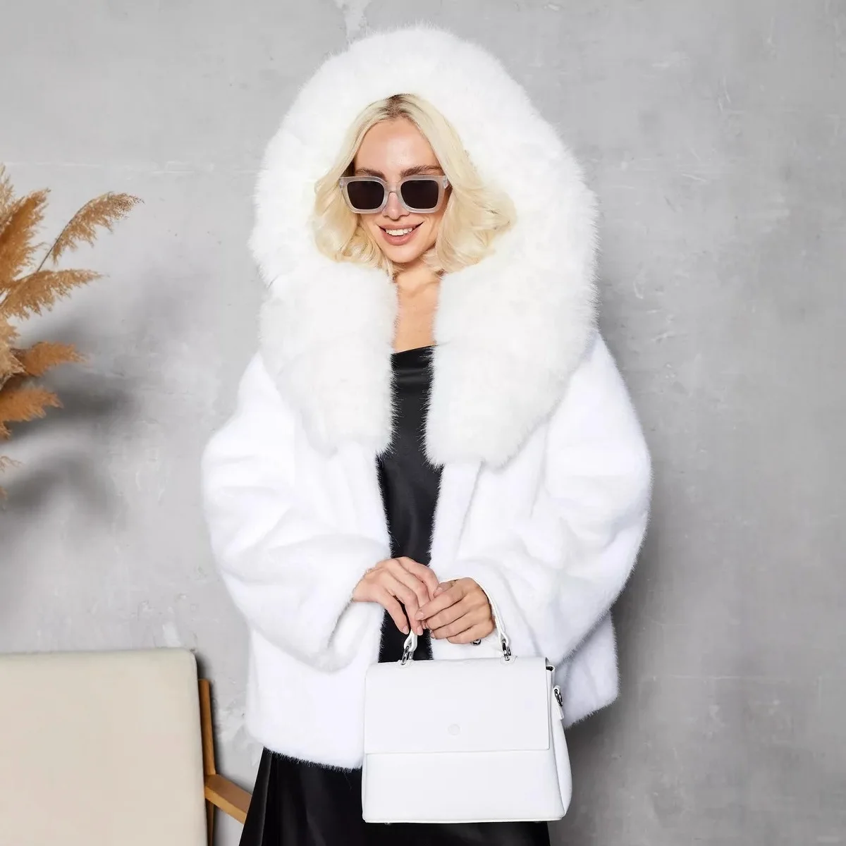 معاطف نسائية بغطاء للرأس من الفرو الصناعي سترات قصيرة متينة بياقة من الفرو وأكمام طويلة مغطاة بأزرار مستقيمة أنيقة غير رسمية للخريف والشتاء #2