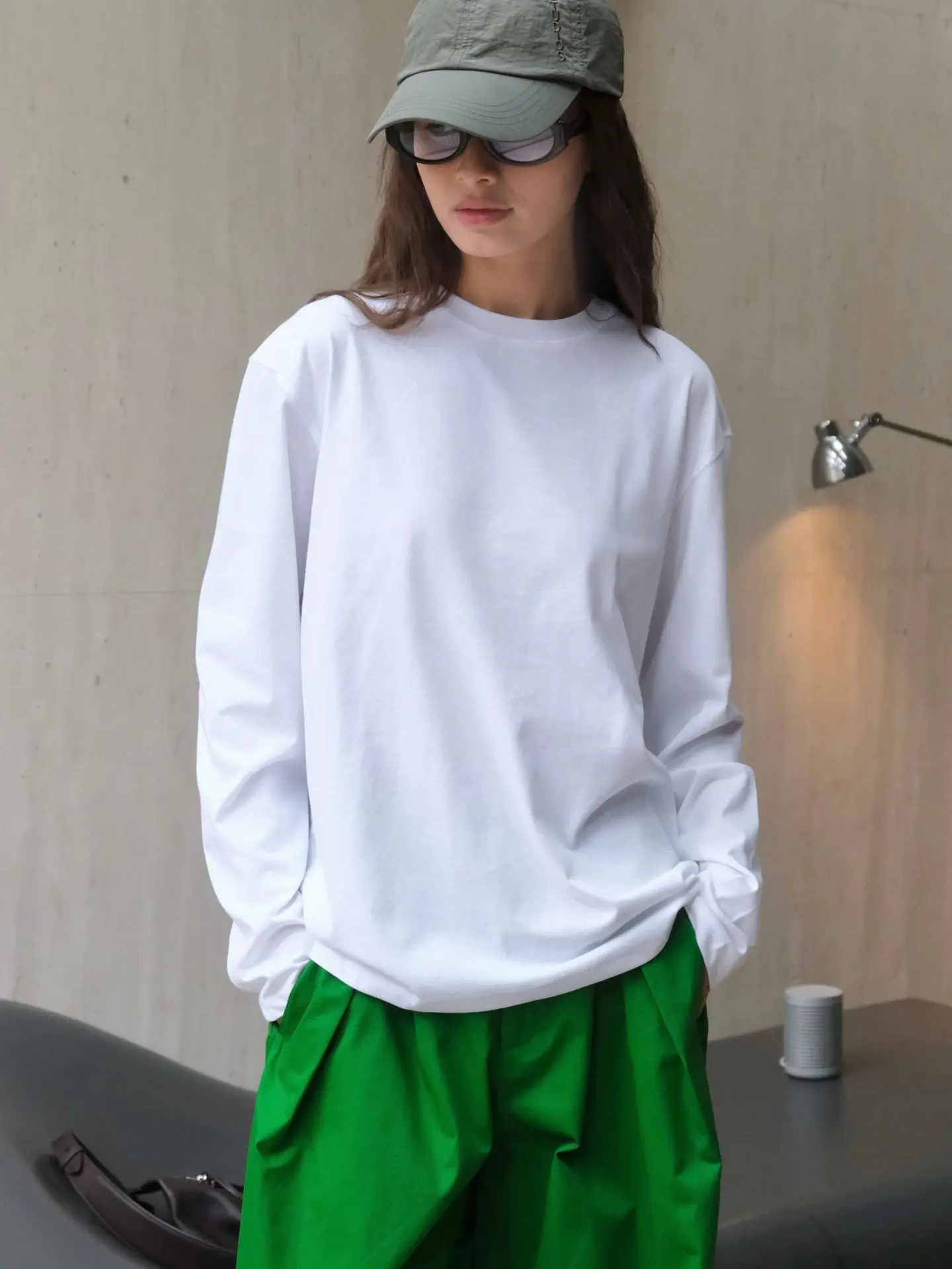 Spring and summer women\'s casual solid color round neck long sleeved loose T-shirt