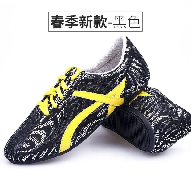 أحذية التايكوندو الجديدة لعام 2025 ذات علامة تجارية فاخرة للزوجين فنون الدفاع عن النفس وأحذية تاي تشي للرجال والنساء أحذية رياضية للفنون القتالية