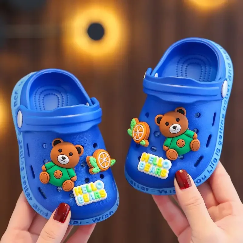 Kinderhausschuhe, niedliche Cartoon-Mädchen und Jungen mit weichen Sohlen, Babytaschen, perforierte Schuhe, Heim- und Babysandalen